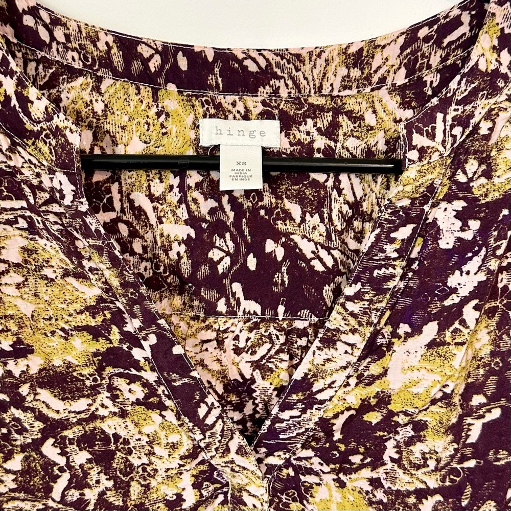 Hinge Lightweight V-Neck Patterned Blouse - Size:… - image 2